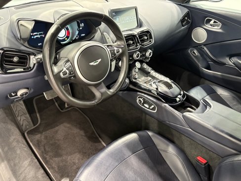 Used 2019 Aston Martin V8 Vantage Coupe image 3