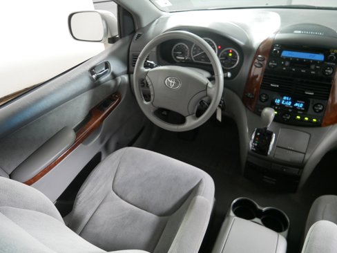 Used 2004 Toyota Sienna XLE image 9