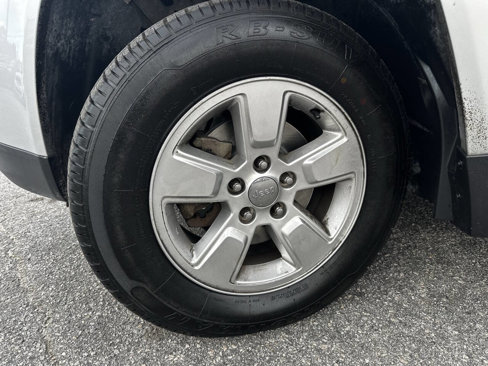 Used 2014 Jeep Compass Latitude image 31