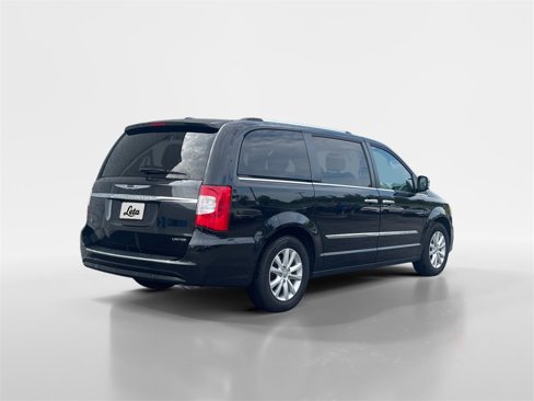 Used 2016 Chrysler Town & Country Limited Platinum image 4