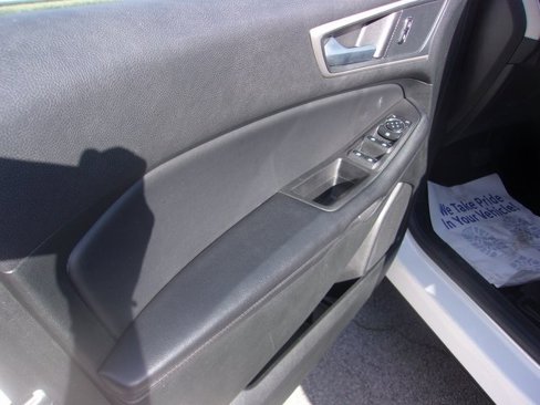 Used 2023 Ford Edge SEL image 7