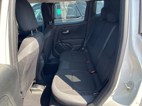 Used 2023 Jeep Renegade Altitude image 5