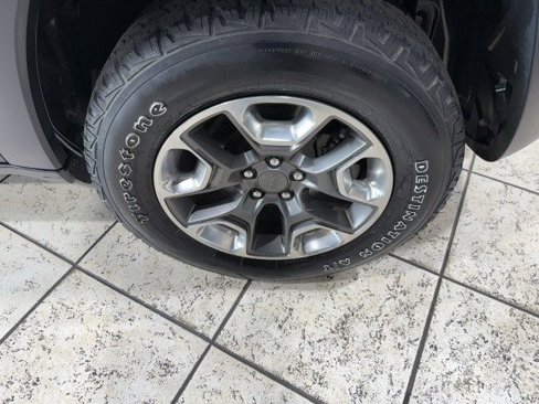 Used 2019 Jeep Cherokee Trailhawk w/ Cold Weather Group image 9