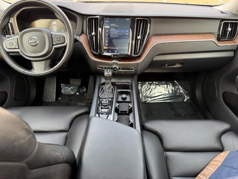 Used 2019 Volvo XC60 T5 Momentum w/ Multimedia Package image 12