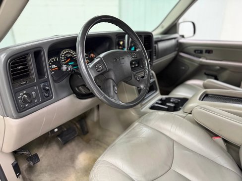 Used 2005 GMC Yukon XL SLT w/ SLT Preferred Equipment Group image 12