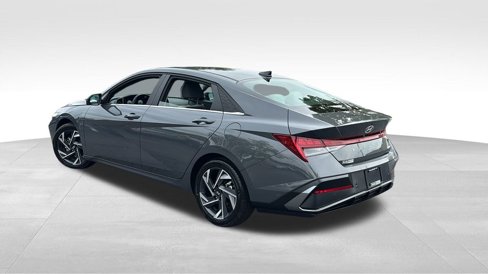Used 2024 Hyundai Elantra Limited image 5