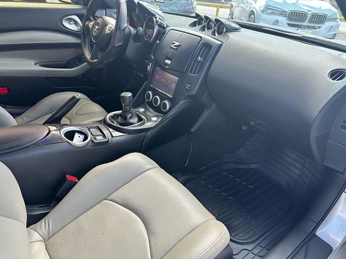 Used 2009 Nissan 370Z Touring image 19
