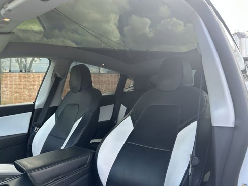 Used 2022 Tesla Model Y Performance image 21