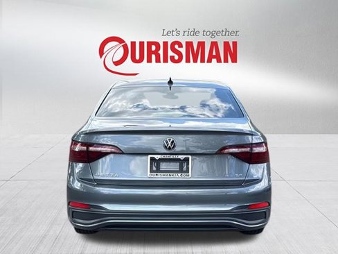Used 2022 Volkswagen Jetta SE image 3
