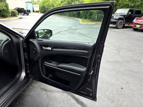 Used 2016 Chrysler 300 Limited image 41