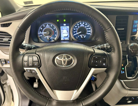 Used 2015 Toyota Sienna XLE image 18