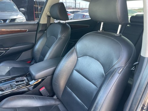 Used 2017 Kia Cadenza Premium w/ Luxury Package image 10