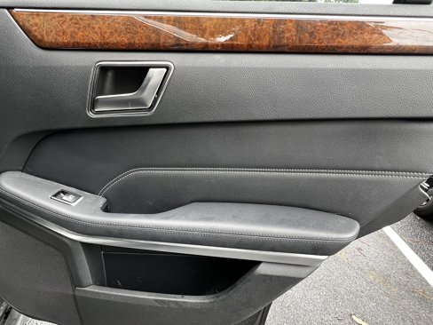 Used 2015 Mercedes-Benz E 250 BlueTEC Sedan image 40