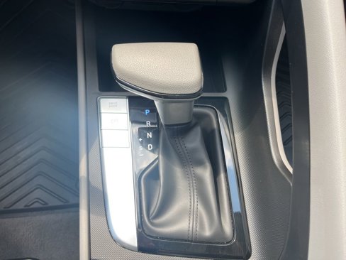 Certified 2025 Hyundai Elantra SE image 40