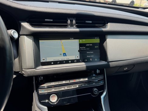 Used 2018 Jaguar XF Prestige image 9