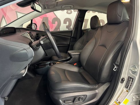 Used 2019 Toyota Prius XLE image 13