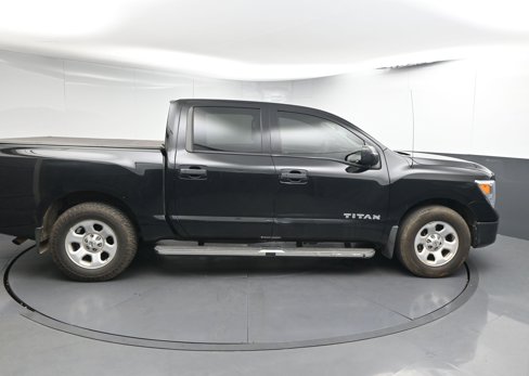 Used 2017 Nissan Titan S image 9