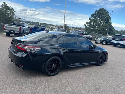 Used 2022 Toyota Camry SE image 5
