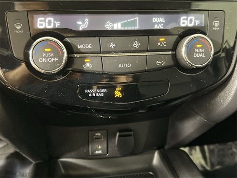Used 2017 Nissan Rogue SV image 16