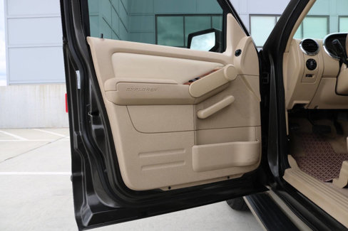 Used 2006 Ford Explorer Eddie Bauer image 31