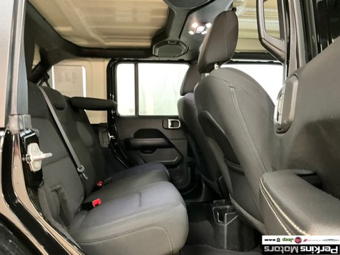 Used 2023 Jeep Wrangler Sahara image 12
