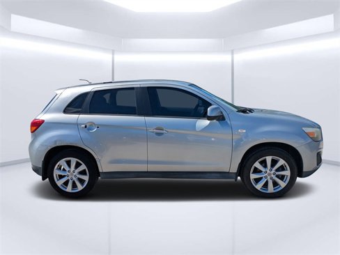 Used 2013 Mitsubishi Outlander Sport ES image 2