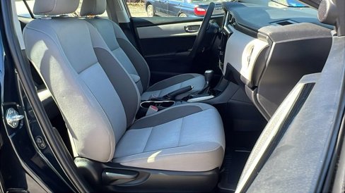 Used 2018 Toyota Corolla LE image 9
