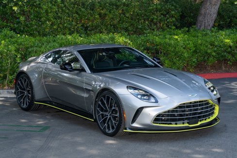 Used 2025 Aston Martin V8 Vantage Coupe image 1