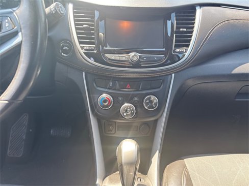 Used 2017 Chevrolet Trax LT w/ LT Convenience Package image 11