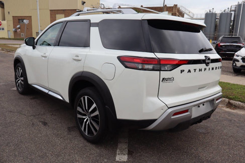 Used 2024 Nissan Pathfinder Platinum w/ Black Appearance Package image 4