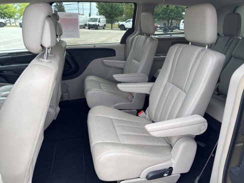 Used 2011 Chrysler Town & Country Touring-L image 25