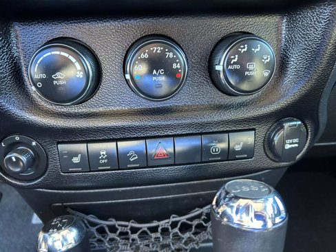 Used 2011 Jeep Wrangler Unlimited Sahara w/ Connectivity Group image 21