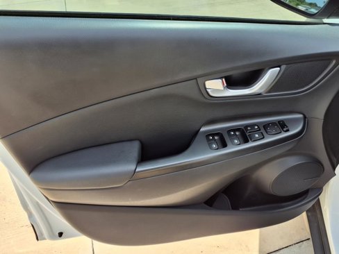 Used 2023 Hyundai Kona Limited image 19