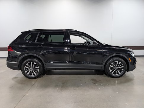 Used 2022 Volkswagen Tiguan S image 2