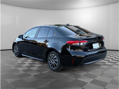 Used 2023 Toyota Corolla LE image 3