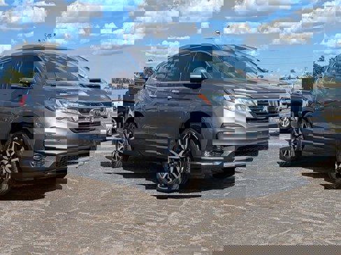 Used 2021 Honda Pilot Touring image 2