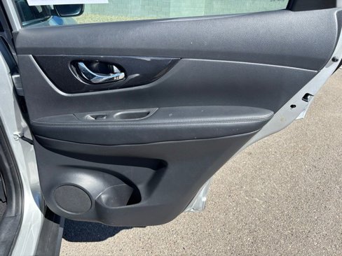 Used 2018 Nissan Rogue S image 35