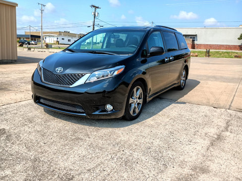 Used 2017 Toyota Sienna SE image 8