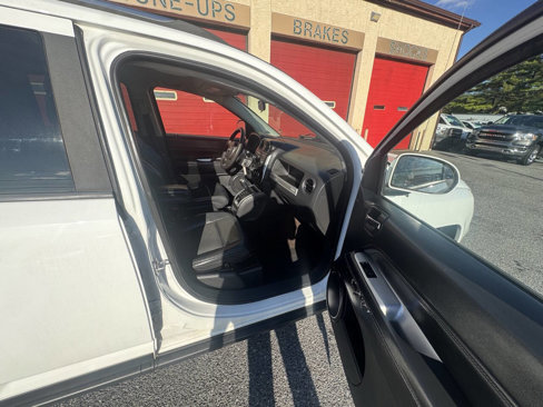 Used 2014 Jeep Compass Latitude image 17