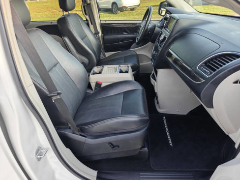 Used 2011 Chrysler Town & Country Touring-L image 24