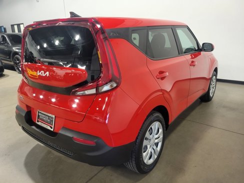 Used 2022 Kia Soul LX image 7