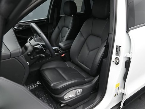 Used 2025 Porsche Macan Turbo image 5