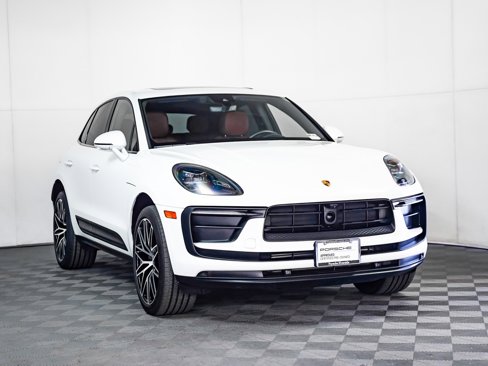 Certified 2023 Porsche Macan image 8