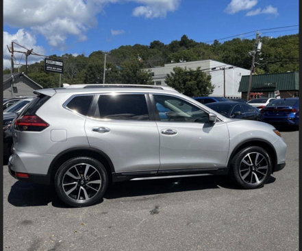 Used 2017 Nissan Rogue Sport SL w/ SL Premium Package image 2