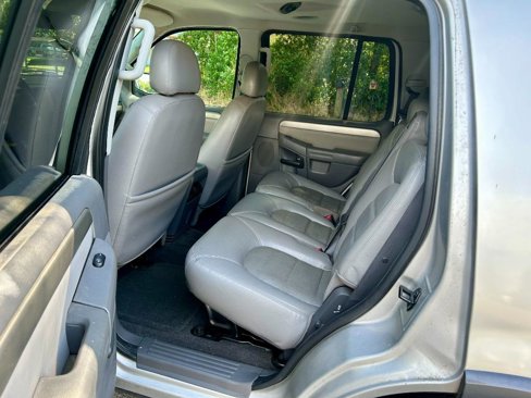 Used 2005 Ford Explorer XLT image 8