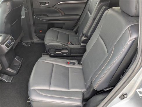 Used 2015 Toyota Highlander Limited image 18