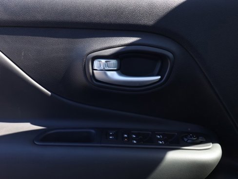 New 2023 Jeep Renegade Latitude w/ Sun & Fun Group image 23