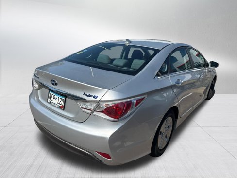 Used 2013 Hyundai Sonata Hybrid image 2