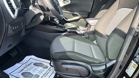 Used 2023 Kia Soul LX image 12