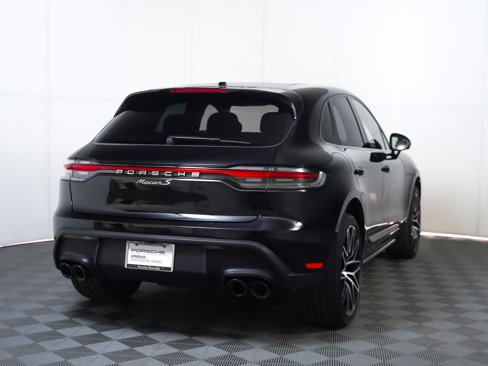 Certified 2022 Porsche Macan S image 10